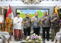 Kepala Dinas Koperasi dan UKM  Provinsi Jawa Tengah, Eddy S. Bramiyanto, Penasehat Khusus Presiden Bidang Politik dan Keamanan, Brigjen Pol (Purn) Erwin Chahara Rusmana saat audiensi dengan Gubernur Jawa Tengah, Ahmad Luthfi di Semarang pada Jumat 10 April 2026. Foto: Ist.