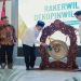 Gubernur Ahmad Luthfi dan Menteri Koperasi Ferry Juliantono menghadiri acara Pengukuhan Pimpinan Dekopin Wilayah Provinsi Jawa Tengah serta Rapat Kerja Wilayah Tahun 2026 di Wisma Perdamaian, Semarang, Selasa, 14 April 2026. Foto: Ist.