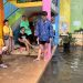 Wali Kota Solo Respati Ardi saat meninjau banjir yang terjadi di Kecamatan Laweyan Solo. Foto: Ist.