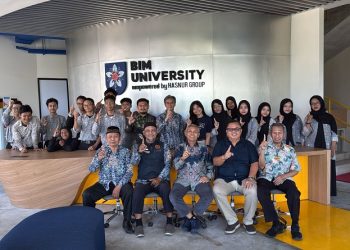 Kunjungan SMK Muhammadiyah Denpasar ke ITBM Bali bersama Rektor ITBM Bali sekaligus Rektor UMS, Prof. Dr. Harun Joko Prayitno, M.Hum. Foto: Ist.