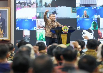 Gubernur Ahmad Luthfi mengumpulkan 576 camat, para bupati, dan wali kota se-Jawa Tengah guna mempercepat program Kecamatan Berdaya, Kamis, 16 April 2026. Foto: Ist.
