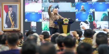 Gubernur Ahmad Luthfi mengumpulkan 576 camat, para bupati, dan wali kota se-Jawa Tengah guna mempercepat program Kecamatan Berdaya, Kamis, 16 April 2026. Foto: Ist.