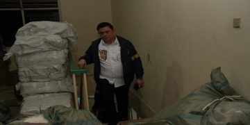 Satgas Penegakan Hukum  Penyelundupan Bareskrim Polri menggeledah gudang penyimpanan barang diduga impor ilegal di Jakarta. Foto: Ist.