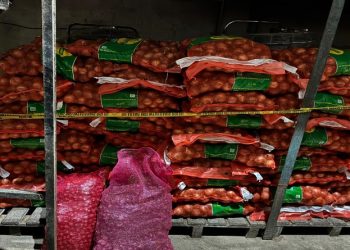 Bareskrim Polri membongkar dugaan praktik impor ilegal komoditas pangan dalam skala besar di Kota Pontianak, Kalimantan Barat. Foto: Ist.