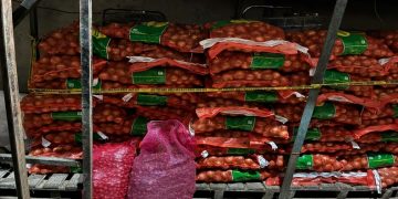 Bareskrim Polri membongkar dugaan praktik impor ilegal komoditas pangan dalam skala besar di Kota Pontianak, Kalimantan Barat. Foto: Ist.