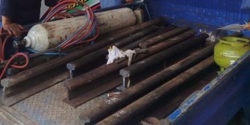 Barang bukti yang diamankan dalam aksi pencurian material prasarana Kereta Api di wilayah Gatak, Kabupaten Sukoharjo, Sabtu (18/4/2026) pagi. Foto: Ist.