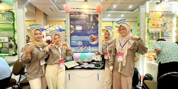 Tim RehaDex dari UMS meraih medali perak pada ajang International Science Fair yang diselenggarakan di UIN Sunan Kalijaga, Yogyakarta. Foto: Ist.