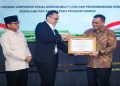 Gubernur Jawa Tengah, Ahmad Luthfi menerima penghargaan atas capaian CSR dan PDB Awards 2026 dari Kemendes PDT. Foto: Ist.