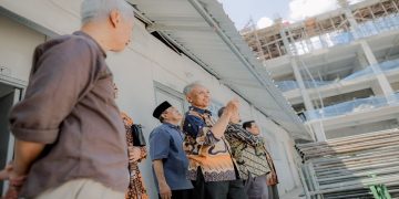 Rektor UMS, Prof. Dr. Harun Joko Prayitno, M.Hum., meninjau pembangunan dan perbaikan fasilitas kampus, Selasa (21/4/2026).Foto: Ist.