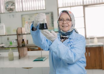 Guru Besar Ilmu Teknik Kimia UMS, Prof. Dra. Kun Harismah, M.Si., Ph.D. Foto: Ist.