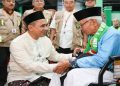 Wakil Gubernur Jawa Tengah Taj Yasin melepas kloter pertama jemaah haji Embarkasi Solo di Asrama Haji Donohudan, Boyolali, Selasa malam, 21 April 2026. Foto: Ist.