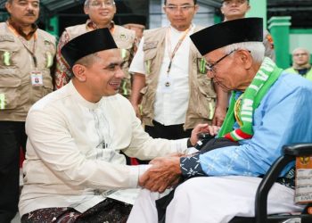 Wakil Gubernur Jawa Tengah Taj Yasin melepas kloter pertama jemaah haji Embarkasi Solo di Asrama Haji Donohudan, Boyolali, Selasa malam, 21 April 2026. Foto: Ist.