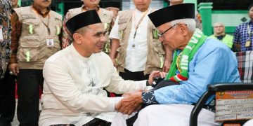 Wakil Gubernur Jawa Tengah Taj Yasin melepas kloter pertama jemaah haji Embarkasi Solo di Asrama Haji Donohudan, Boyolali, Selasa malam, 21 April 2026. Foto: Ist.