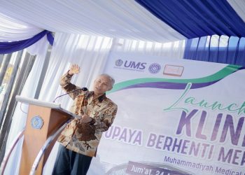 Rektor UMS, Prof. Dr. Harun Joko Prayitno, M.Hum., memberikan sambutan di acara  peluncuran Klinik Upaya Berhenti Merokok. Foto: Ist.