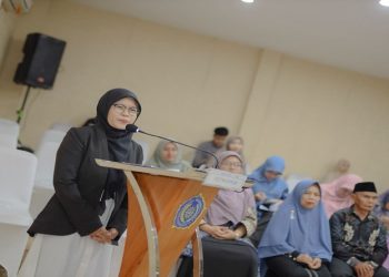Mutmainnah mengikuti sidang promosi doktor PAI UMS, Sabtu (25/4/2026) di Amphiteater FAI UMS. Foto: Ist.