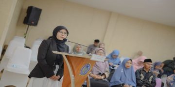 Mutmainnah mengikuti sidang promosi doktor PAI UMS, Sabtu (25/4/2026) di Amphiteater FAI UMS. Foto: Ist.