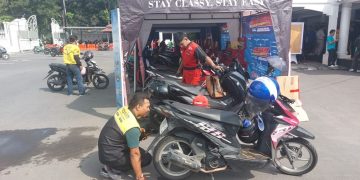 Polresta Surakarta menggelar servis gratis untuk kendaraan driver ojol, Kamis (30/4/2026). Foto: Ist.