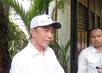 Presiden ke-7 RI Joko Widodo (Jokowi) memberikan keterangan pers di kediamannya, Jalan Kutai Utara Nomor 1, Kelurahan Sumber, Kecamatan Banjarsari, Kota Solo, Jumat (3/4/2026). Foto: Indospektrum