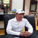 Mantan Presiden Jokowi memberikan keterangan pers di kediamannya, Jalan Kutai Utara Nomor 1, Kelurahan Sumber, Kecamatan Banjarsari, Kota Solo, Jumat (10/4/2026). Foto: Indospektrum