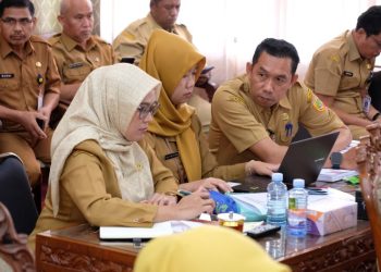 Aparatur Sipil Negara (ASN) di Kabupaten Sukoharjo mulai menyesuaikan pola kerja work from home (WFH) dalam upaya efisiensi energi. Foto : Deni S.
