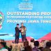 Ahmad Luthfi menerima penghargaan dalam ajang National Governance Award 2026: Sinergi Nusantara untuk Indonesia, di The Ritz-Carlton Hotel Jakarta, Jumat (24/4/2026). Penghargaan diserahkan oleh Menteri Koordinator Bidang Pemberdayaan Masyarakat, Abdul Muhaimin Iskandar Foto : Ist.
