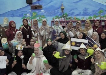 Keseruan ToT PG PAUD UMS dan Peserta ToT Inivatif saat melakukan praktik metode pembelajaran. Foto : Ist.