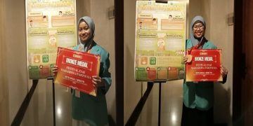 Adinna Nisarani dan Afifah Ma’rifatul Jannah, dua mahasiswa UMS yang meraih medali perunggu di ajang Festival Esai Mahasiswa Indonesia 2026 di Universitas Wisnuwardhana Malang. Foto: Ist.