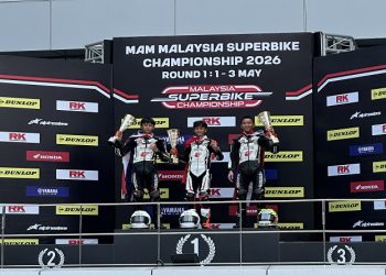 Abimanyu Bintang Fermadi (tengah) berhasil meraih podium pada race kedua ajang IHTTC 2026 di Sepang International Circuit, Malaysia, 3 Mei 2026. Foto: Ist.