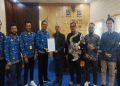 Penyerahan SK tentang izin penggabungan Institut Teknologi dan Bisnis Muhammadiyah Bali dan Akademi Kebidanan Tunas Harapan Bangsa menjadi Universitas Bali Internasional Muhammadiyah. Foto: Ist.