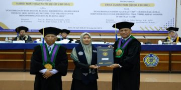 Erna Zumrotun menjalani ujian promosi doktor dari program studi Pendidikan program Doktor UMS Kamis (30/4/2026). Foto: Ist.