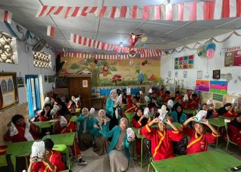 Tim Abdimas FK UMS melaksanakan program edukasi kesehatan terpadu di Sekolah Dasar Muhammadiyah Sambon, Banyudono, Boyolali. Foto: Ist.