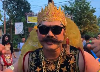 Tokoh wayang Gatotkoco memberikan semangat kepada peserta Mangkunegaran Run, Minggu (3/5/2026). Foto: Ist.