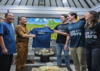 Gubernur Jawa Tengah Ahmad Luthfi menerima kunjungan dari Sungai Watch di kantornya, Senin, 4 Mei 2026. Foto: Ist.