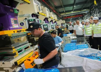 Gubernur Jawa Tengah Ahmad Luthfi meninjau PT Borine Technology Indonesia di Kawasan Ekonomi Kendal (KEK), Rabu, 6 Mei 2026. Foto: Ist.