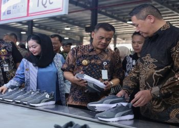 Gubernur Jawa Tengah Ahmad Luthfi berkunjung ke PT Gold Emperor Indonesia yang ada di Kabupaten Brebes pada Kamis, 7 Mei 2026. Foto: Ist.