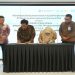 Direktur Utama PT EduMu Cipta Utama R. Alpha Amirrachman (kedua kiri) dan SVP Islamic Ecosystem BSI Rima Dwi Permatasari (kedua kanan) menandatangani MoU disaksikan Ketua Majelis Dikdasmen & PNF PP Muhammadiyah sekaligus Komisaris PT EduMu Cipta Utama Didik Suhardi (kiri) dan Direktur Retail Banking BSI Kemas Erwan Husainy (kanan) di Kantor Pusat BSI, Jakarta, Kamis (7/5/2026). Foto: Ist.