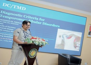 Dosen tamu internasional dari Universiti Malaya Malaysia Prof. Dr. Firdaus Hariri saat menyampaikan materi. Foto: Ist.