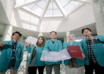 Tim mahasiswa UMS meraih dua penghargaan internasional dalam ajang JISF 2026, yakni Gold Medal Awards dan IYSA Grand Prize Awards. Foto: Ist.