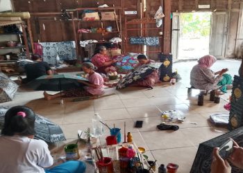 UMS menjalankan Program Hibah BIMA skema PM-UPUD Tahun 2026 yang menyasar penguatan produksi ecoprint dan pewarna batik tulis di PM-UBUD, Klaten. Foto: Ist.