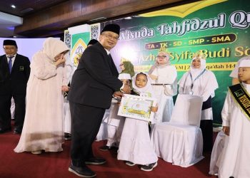 Sekolah Islam Al-Azhar Syifa Budi Solo menggelar Wisuda Akbar Tahfidzul Qur’an TK-SD-SMP-SMA Tahun 2026 pada Kamis, 14 Mei 2026 di Gedung Graha Setyowati. Foto: Ist.