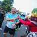 Gubernur Jawa Tengah, Ahmad Luthfi mengikuti Purwokerto Half Marathon 2026 di Kabupaten Banyumas, Minggu, 17 Mèi 2026. Foto: Ist.