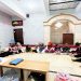 Mahasiswa PKL UMS mengajar TPA bagi warga Kartasura. Foto: Ist.