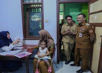 Gubernur Jawa Tengah Ahmad Luthfi meninjau pelaksanaan program Dokter Speling di Desa Gumiwang, Kecamatan Purwanegara, Kabupaten Banjarnegara, Senin, 18 Mei 2026. Foto: Ist.