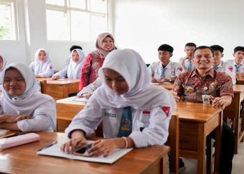 Gubernur Jawa Tengah, Ahmad Luthfi meresmikan SMA Negeri 1 Kemalang di Kabupaten Klaten, Selasa (19/5/2026). Foto: Ist.