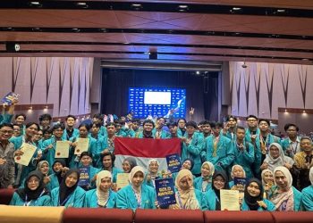 Tim mahasiswa UMS yang berlaga di ajang World Young Inventor and Innovation Exhibition (WYIE) 2026 di KLCC, Malaysia pada 18-20 Mei 2026. Foto: Ist.