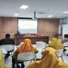 Tim pengabdian UMS memberikan pelatihan pengelolaan website kepada 25 kader Muhammadiyah PCM Kebakkramat. Foto: Ist.