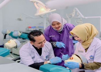 Ilustrasi - Mahasiswa prodi profesi dokter gigi UMS. Foto: Ist.