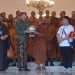 Sekitar 50 Bhikkhu Sangha saat singgah di Pura Mangkunegaran, Sabtu (23/5/2026). Foto: Ist.