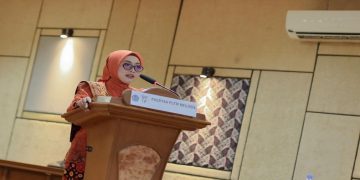 Fauziyah Putri Meilinda saat memaparkan disertasi dalam sidang terbuka promosi doktor, Senin (25/5/2026). Foto: Ist.