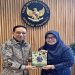 Dekan FK UMS bersama Wakil Menteri Kesehatan Republik Indonesia II, dr. Benjamin Paulus Octavianus, Sp.P. Foto: Ist.
